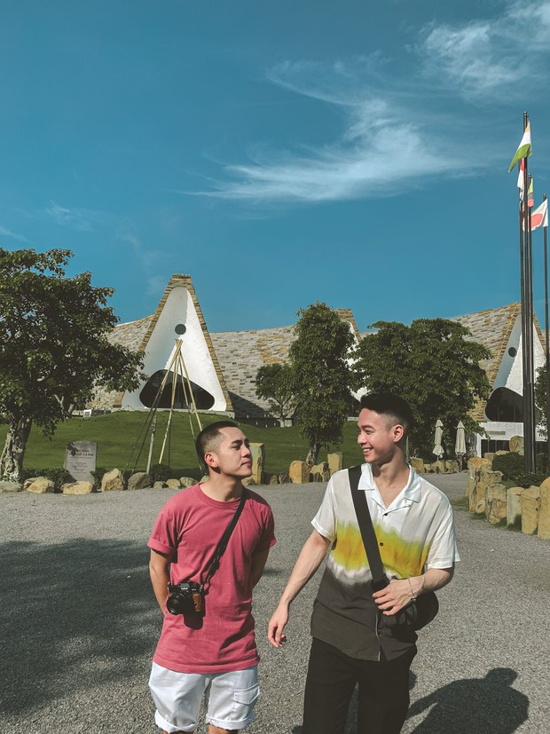 Bức ảnh lột tả sự thực phũ phàng mùa Tết: Con cái về nhà tự chơi với nhau, phụ huynh bận chăm con ruột - Ảnh 3.