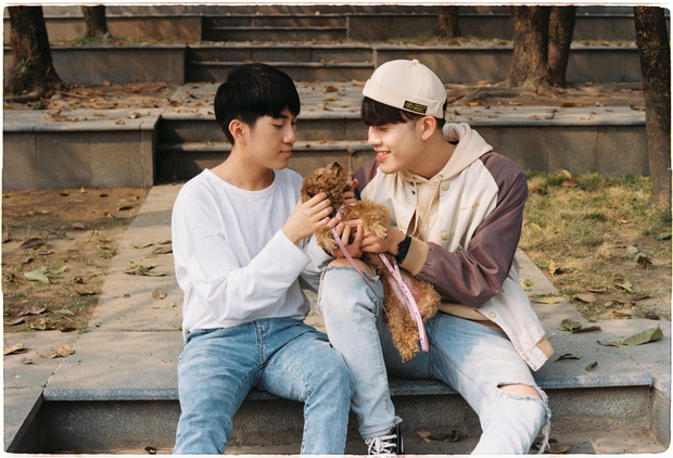 Bức ảnh lột tả sự thực phũ phàng mùa Tết: Con cái về nhà tự chơi với nhau, phụ huynh bận chăm con ruột - Ảnh 4.