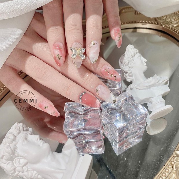 Tổng hợp mẫu nail Tết hot nhất ở các tiệm lúc này: Các nàng book lịch nhanh còn kịp - Ảnh 11. Tổng hợp mẫu nail Tết hot nhất ở các tiệm lúc này: Các nàng book lịch nhanh còn kịp - Ảnh 11.
