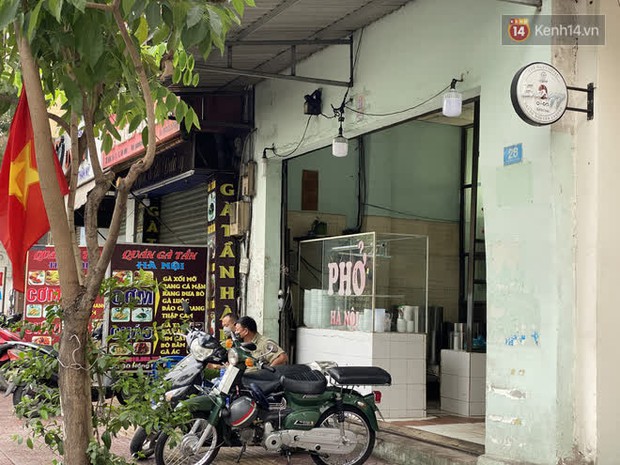 Quán cà phê The Coffee House, quán ăn, lẩu dê ở TP.HCM bị phong toả vì nhân viên sân bay Tân Sơn Nhất mắc Covid-19 từng đến - Ảnh 3. Quán cà phê The Coffee House, quán ăn, lẩu dê ở TP.HCM bị phong toả vì nhân viên sân bay Tân Sơn Nhất mắc Covid-19 từng đến - Ảnh 3.