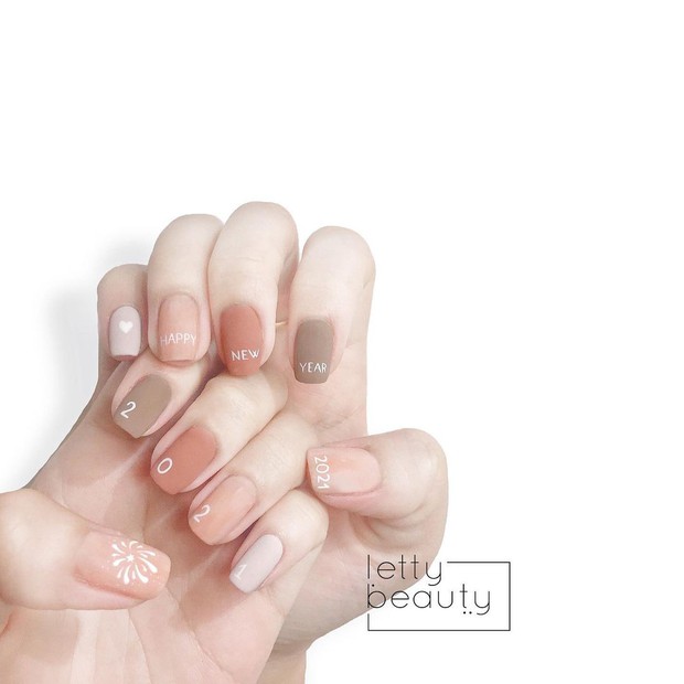 Tổng hợp mẫu nail Tết hot nhất ở các tiệm lúc này: Các nàng book lịch nhanh còn kịp - Ảnh 13. Tổng hợp mẫu nail Tết hot nhất ở các tiệm lúc này: Các nàng book lịch nhanh còn kịp - Ảnh 13.