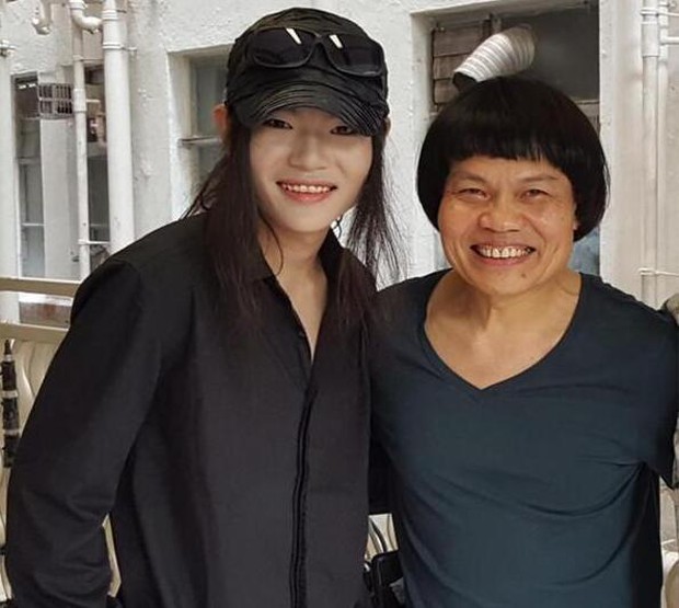 Cuộc sống giàu sang của nam phụ xấu nhất lịch sử phim Châu Tinh Trì: Gia tài bạc tỷ, đi siêu xe thưởng Tết cho nhân viên - Ảnh 10.