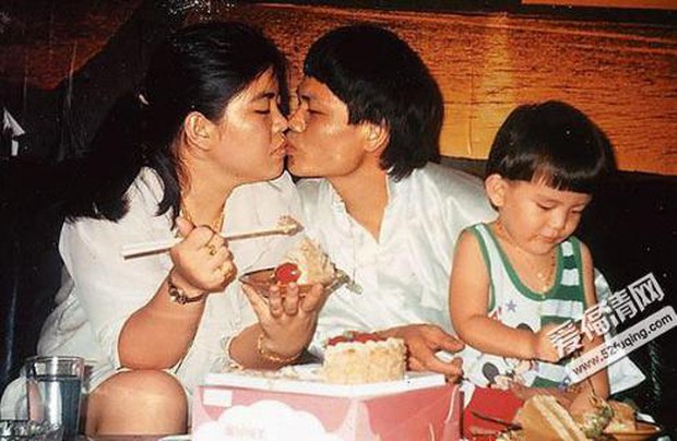 Cuộc sống giàu sang của nam phụ xấu nhất lịch sử phim Châu Tinh Trì: Gia tài bạc tỷ, đi siêu xe thưởng Tết cho nhân viên - Ảnh 3.