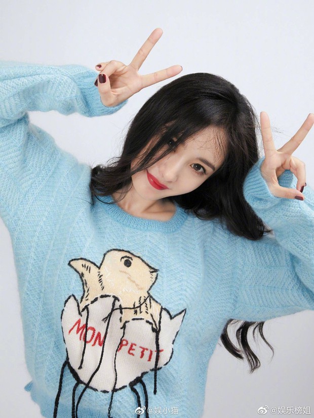 Mỹ nhân 4000 năm Cúc Tịnh Y muối mặt vì bị tố mặc áo fake, soi với chiếc Dương Mịch từng mặc càng thấy sai - Ảnh 5.