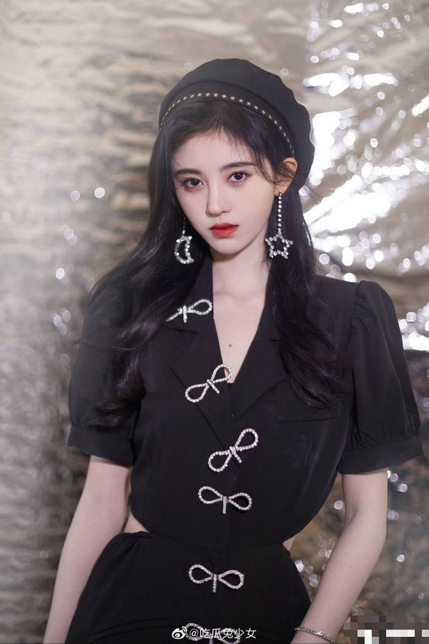 Mỹ nhân 4000 năm Cúc Tịnh Y muối mặt vì bị tố mặc áo fake, soi với chiếc Dương Mịch từng mặc càng thấy sai - Ảnh 8.