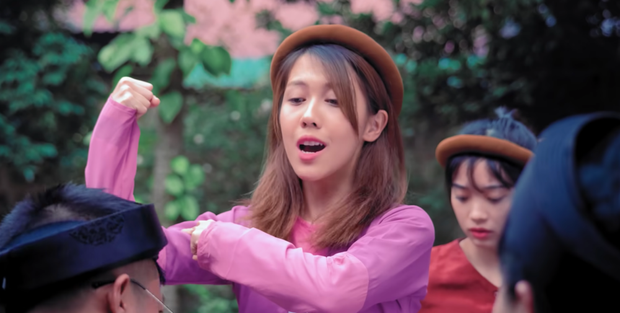 Hậu Hoàng khổ sở vừa mukbang mì tôm vừa giải thích tin đồn kiếm về 10 tỷ đồng/ tháng - Ảnh 3.