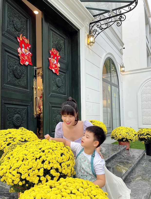 Vợ chồng Đăng Khôi - Thuỷ Anh trang hoàng căn biệt thự 2 triệu đô sẵn sàng đón Tết - Ảnh 4.