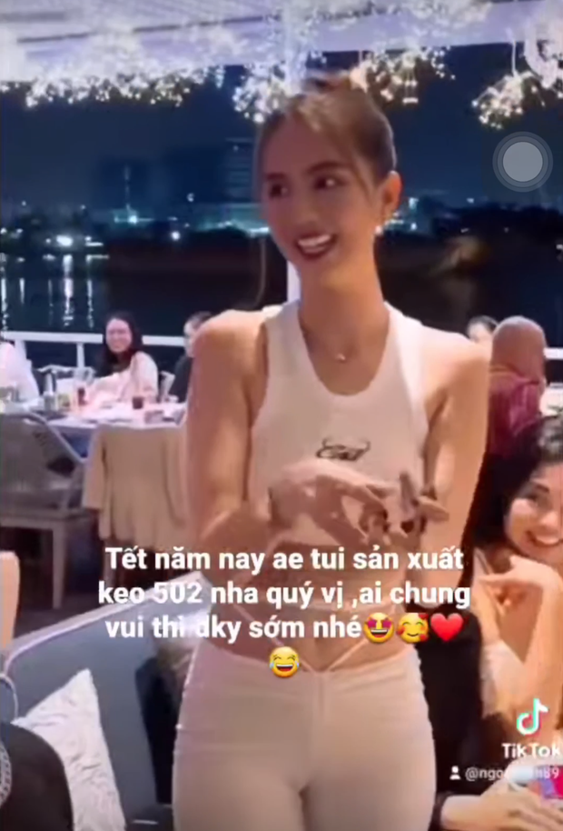 Ăn tất niên kiểu hội bạn Ngọc Trinh: Bốc thăm lì xì nghìn đô, rút thẻ đen bất kỳ trả tiền ăn và cái kết đầy gay cấn - Ảnh 6. Ăn tất niên kiểu hội bạn Ngọc Trinh: Bốc thăm lì xì nghìn đô, rút thẻ đen bất kỳ trả tiền ăn và cái kết đầy gay cấn - Ảnh 6.