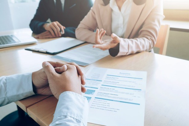 Nhà tuyển dụng hỏi: Họ của bút chì là gì?, nam sinh chỉ trả lời 1 từ lập tức được mời đi làm, khen ngợi IQ cao - Ảnh 1. Nhà tuyển dụng hỏi: Họ của bút chì là gì?, nam sinh chỉ trả lời 1 từ lập tức được mời đi làm, khen ngợi IQ cao - Ảnh 1.