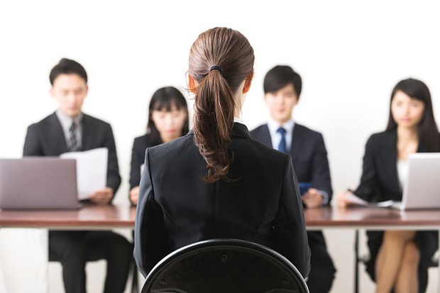 Nhà tuyển dụng hỏi: Họ của bút chì là gì?, nam sinh chỉ trả lời 1 từ lập tức được mời đi làm, khen ngợi IQ cao - Ảnh 2. Nhà tuyển dụng hỏi: Họ của bút chì là gì?, nam sinh chỉ trả lời 1 từ lập tức được mời đi làm, khen ngợi IQ cao - Ảnh 2.