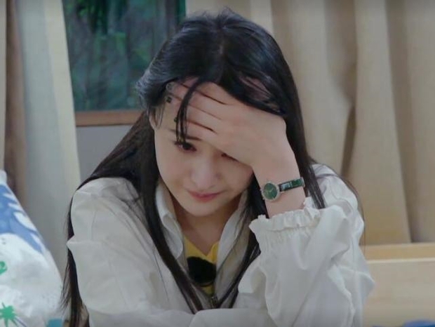 Về quê ăn Tết, Trịnh Sảng phải gặp bác sĩ tâm lí, cả gia đình bị hàng xóm từ mặt và xa lánh - Ảnh 2.