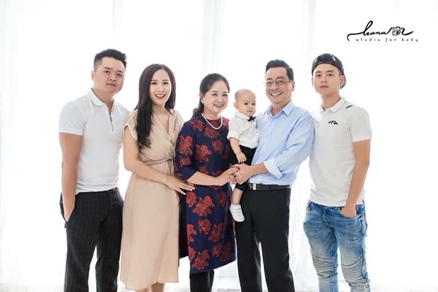 Cuộc đời NSND Hoàng Dũng: Cựu giám đốc Nhà hát Kịch với gia tài điện ảnh khuynh đảo Vbiz, về nhà lại thành ông bố giản dị hy sinh vì vợ con - Ảnh 11. Cuộc đời NSND Hoàng Dũng: Cựu giám đốc Nhà hát Kịch với gia tài điện ảnh khuynh đảo Vbiz, về nhà lại thành ông bố giản dị hy sinh vì vợ con - Ảnh 11.