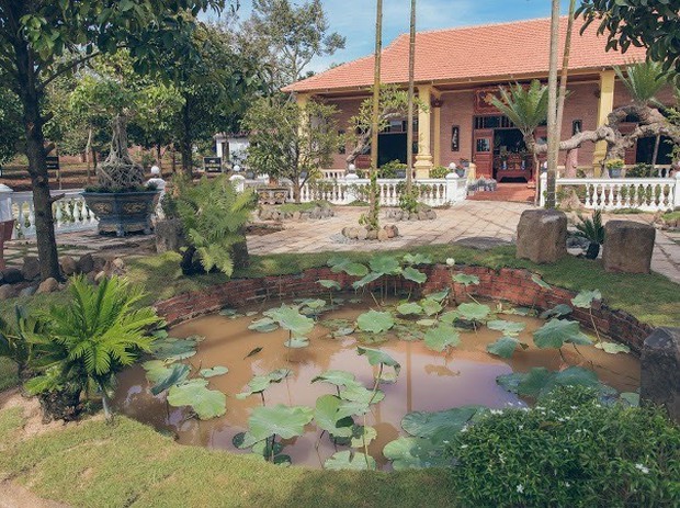 Lý Nhã Kỳ giàu có thế nào: Bạch dinh dát vàng, biệt phủ rộng 10000m2, mới nhất là biệt thự 4 tầng hoành tráng - Ảnh 14.