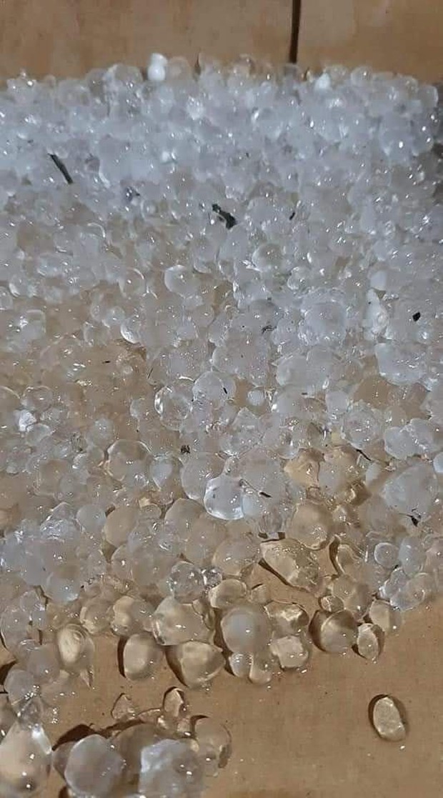 Không khí lạnh đổ bộ, Lai Châu xuất hiện mưa đá hạt to như hòn bi - Ảnh 3. Không khí lạnh đổ bộ, Lai Châu xuất hiện mưa đá hạt to như hòn bi - Ảnh 3.