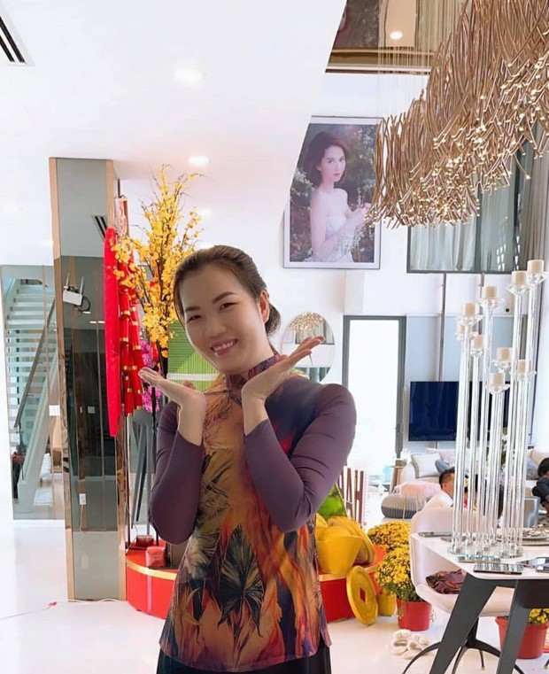 “Cô Tấm thời nay” Thuý Kiều: Phải dọn núi đồ hiệu la liệt, xếp trăm đôi giày cho Chủ tịch Ngọc Trinh mới được về quê ăn Tết - Ảnh 5. “Cô Tấm thời nay” Thuý Kiều: Phải dọn núi đồ hiệu la liệt, xếp trăm đôi giày cho Chủ tịch Ngọc Trinh mới được về quê ăn Tết - Ảnh 5.