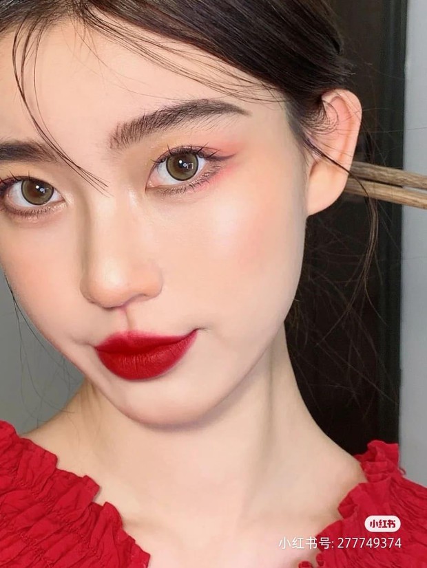 Tường tận 5 bước makeup hóa nữ thần mùa xuân, nàng “tay mơ” cũng học theo được dễ dàng để thật xinh đón Tết - Ảnh 1.