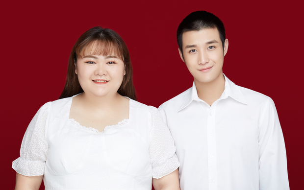 Thêm cặp đôi đũa lệch tu thành chính quả bằng một đám cưới, dân mạng thổn thức: Tôi lại tin vào tình yêu rồi - Ảnh 2. Thêm cặp đôi đũa lệch tu thành chính quả bằng một đám cưới, dân mạng thổn thức: Tôi lại tin vào tình yêu rồi - Ảnh 2.