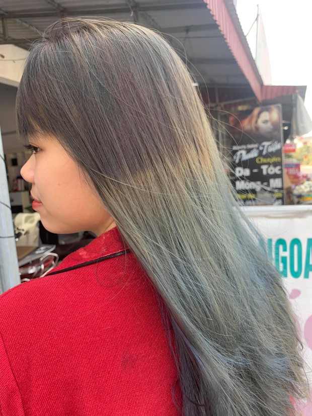 Góc trầm cảm vì nhuộm tóc: Order tóc xám khói, cô nàng này nhận ngay được bộ tóc vệt nắng cuối trời - Ảnh 3. Góc trầm cảm vì nhuộm tóc: Order tóc xám khói, cô nàng này nhận ngay được bộ tóc vệt nắng cuối trời - Ảnh 3.