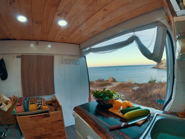 Cặp vợ chồng Đắk Lắk chi hơn 200 triệu hô biến xe thành nhà, đi gần hết Việt Nam trên chiếc mobihome cực chất - Ảnh 11.