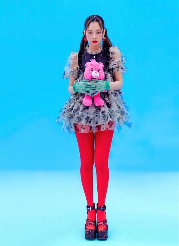 Jennie, Lan Ngọc gặp đối thủ, Park Min Young “đụng” từ đầu đến chân mà vẫn sang - Ảnh 4.