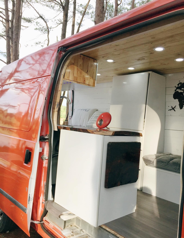 Cặp vợ chồng Đắk Lắk chi hơn 200 triệu hô biến xe thành nhà, đi gần hết Việt Nam trên chiếc mobihome cực chất - Ảnh 4.