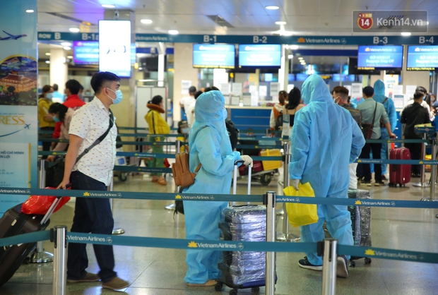 Ca nghi nhiễm mới tại Tân Sơn Nhất là nhân viên Vietnam Airlines, sống trong chung cư ở quận Tân Bình - Ảnh 1.