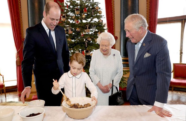 Đức Vua tương lai của Hoàng gia Anh: Những khoảnh khắc thần thái ngất trời của Hoàng tử bé George, mới 7 tuổi nhưng đã ra dáng anh cả - Ảnh 6.