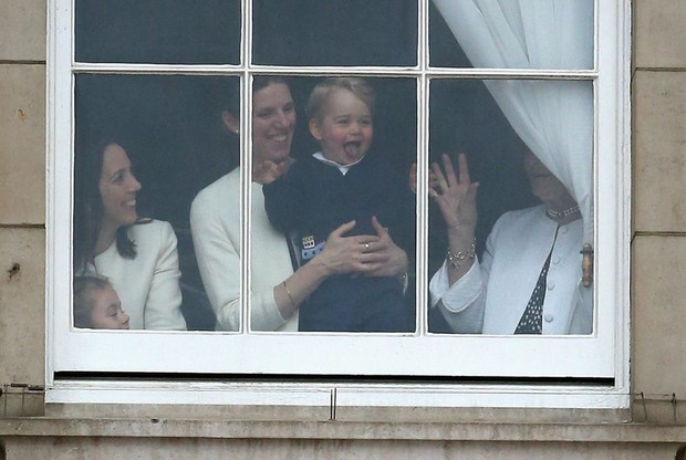 Đức Vua tương lai của Hoàng gia Anh: Những khoảnh khắc thần thái ngất trời của Hoàng tử bé George, mới 7 tuổi nhưng đã ra dáng anh cả - Ảnh 25.