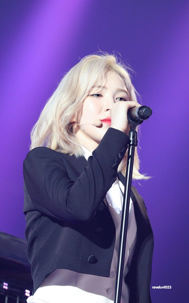 Wendy (Red Velvet) phải nẹp chặt hàm sau tai nạn ngã sân khấu, dưỡng thương nhưng vẫn chăm chỉ tập hát khiến producer cảm động - Ảnh 1.