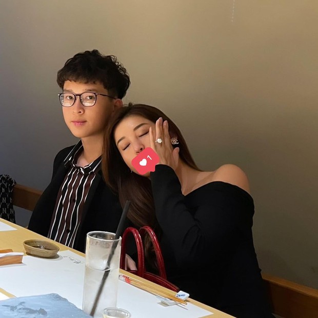 Em trai Huyền My chiếm trọn spotlight trong bức ảnh gia đình, giờ đã thành soái ca 18 tuổi thật rồi - Ảnh 3.
