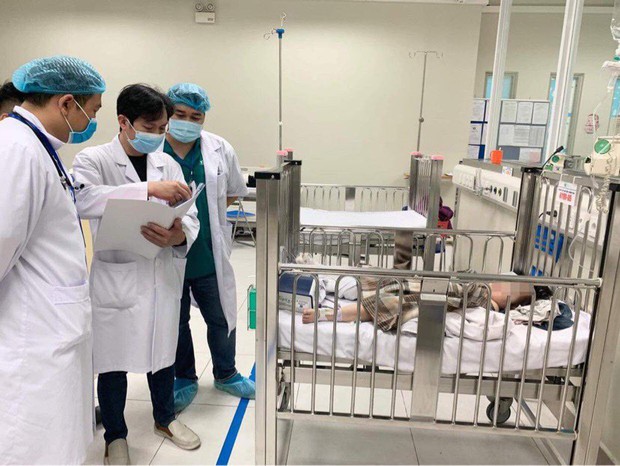 Thông tin mới nhất về tình hình sức khoẻ cháu bé ngã từ tầng 12 được người hùng giải cứu - Ảnh 1. Thông tin mới nhất về tình hình sức khoẻ cháu bé ngã từ tầng 12 được người hùng giải cứu - Ảnh 1.