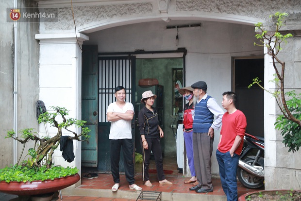 Ảnh: Người thân bật khóc xúc động khi nhắc lại khoảnh khắc con trai cứu sống bé gái 3 tuổi rơi từ tầng 12 - Ảnh 1. Ảnh: Người thân bật khóc xúc động khi nhắc lại khoảnh khắc con trai cứu sống bé gái 3 tuổi rơi từ tầng 12 - Ảnh 1.