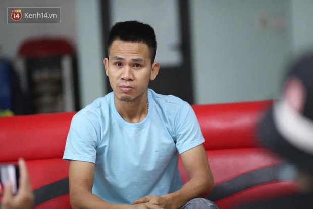 Đêm không ngủ của người hùng lao qua tường rào, cứu sống bé gái 3 tuổi rơi từ tầng 12: Từ lúc phát hiện đến lúc đỡ bé chỉ khoảng một phút - Ảnh 2. Đêm không ngủ của người hùng lao qua tường rào, cứu sống bé gái 3 tuổi rơi từ tầng 12: Từ lúc phát hiện đến lúc đỡ bé chỉ khoảng một phút - Ảnh 2.