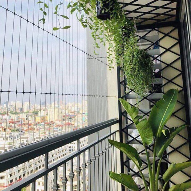 Từ việc bé gái 3 tuổi trèo ra ban công rồi rơi từ tầng 12: Nhà chung cư rất cần lắp đặt lưới an toàn - Ảnh 4.