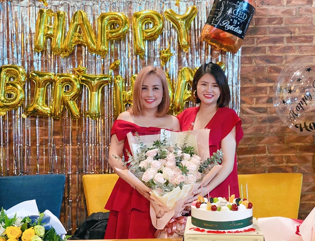 Cô Xuyến Về Nhà Đi Con trong tiệc sinh nhật tuổi 45: Nhan sắc hậu trùng tu cực trẻ, bảo sao được phi công thả thính - Ảnh 2. Cô Xuyến Về Nhà Đi Con trong tiệc sinh nhật tuổi 45: Nhan sắc hậu trùng tu cực trẻ, bảo sao được phi công thả thính - Ảnh 2.