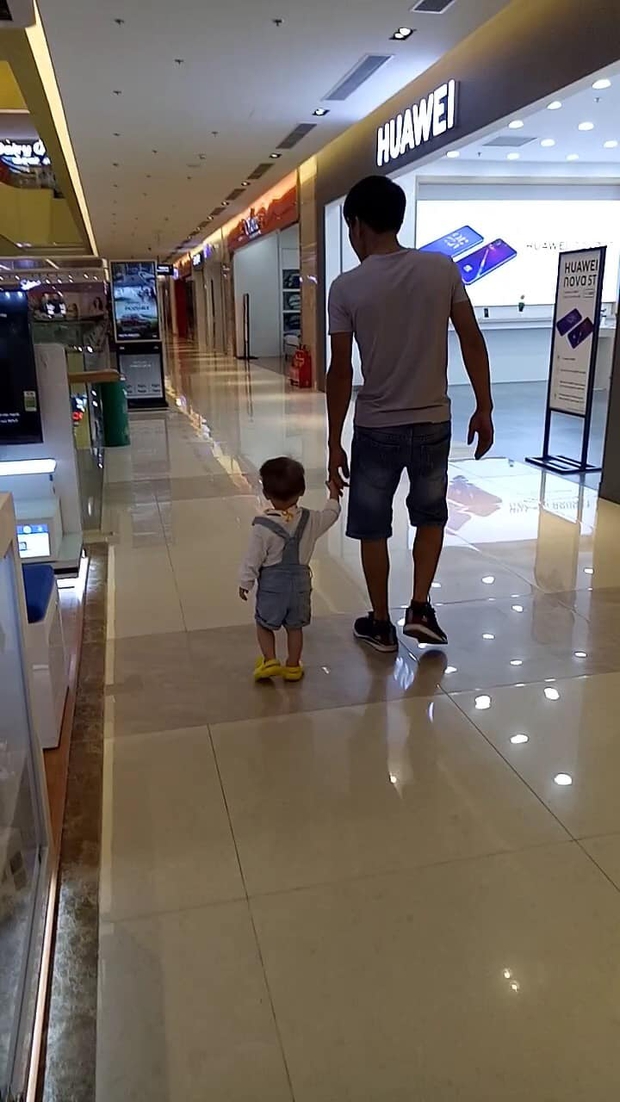 Những khoảnh khắc đời thường, ngọt ngào bên con gái của người hùng cứu sống bé gái rơi từ tầng 13 - Ảnh 5. Những khoảnh khắc đời thường, ngọt ngào bên con gái của người hùng cứu sống bé gái rơi từ tầng 13 - Ảnh 5.