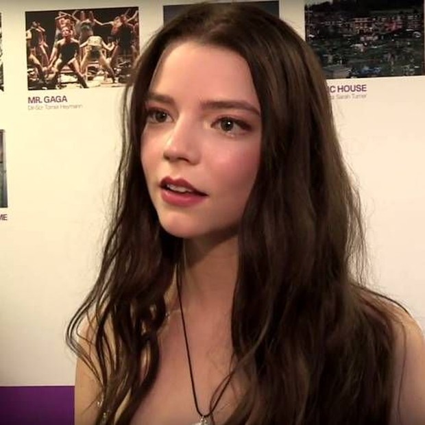 Anya Taylor-Joy là ai mà rung chuyển cả Hollywood vì quá đẹp? Visual như báu vật, vòng 1 bức thở, choáng nhất ảnh chụp vội - Ảnh 24.