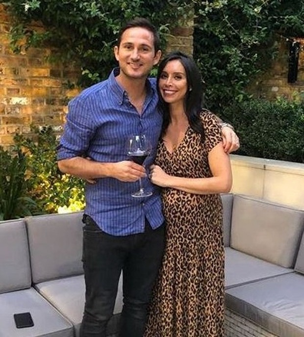 Top 10 nàng WAGs giàu có nhất thế giới bóng đá: Bạn gái Ronaldo phất lên nhanh chóng nhưng vẫn kém xa cái tên dẫn đầu - Ảnh 5.