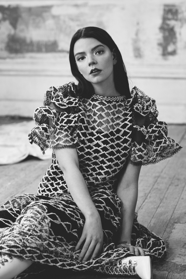 Anya Taylor-Joy là ai mà rung chuyển cả Hollywood vì quá đẹp? Visual như báu vật, vòng 1 bức thở, choáng nhất ảnh chụp vội - Ảnh 10.