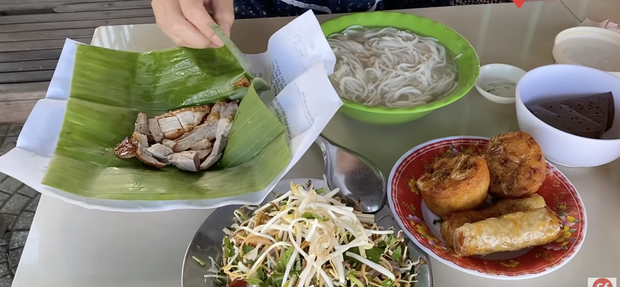 Món bún nước lèo đặc sản quê Ngọc Trinh có gì đặc biệt mà Diệu Nhi nức nở khen ngon đến nhức nách? - Ảnh 5. Món bún nước lèo đặc sản quê Ngọc Trinh có gì đặc biệt mà Diệu Nhi nức nở khen ngon đến nhức nách? - Ảnh 5.