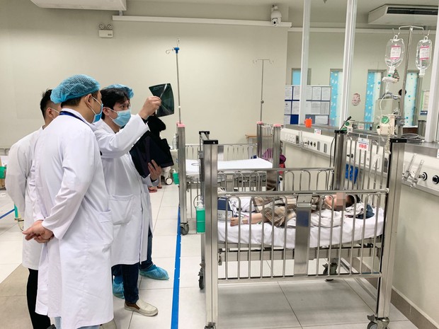 Kết quả chụp CT sọ não của bé gái ngã từ tầng 12 chung cư tại Hà Nội - Ảnh 1.