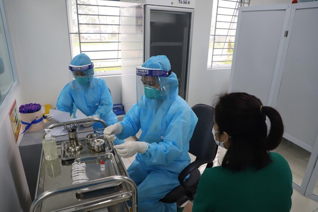 Hải Dương: 2 người sốt trên 38 độ sau tiêm vaccine phòng Covid-19 - Ảnh 1.