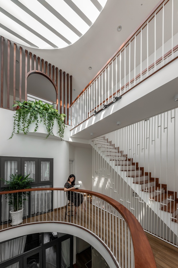 Giá đất đắt đỏ, gia đình đông thế hệ ở Sài Gòn quyết xây nhà phố có một không hai, 18 giờ tối vẫn chưa phải bật điện - Ảnh 8.