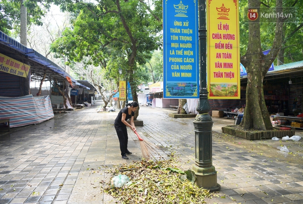 Chùm ảnh: Người dân phấn khởi dọn dẹp, chuẩn bị đò giang để chờ ngày đón khách trở lại Chùa Hương - Ảnh 12.