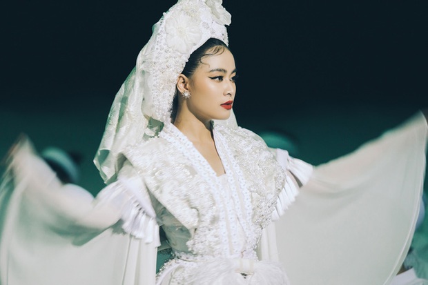 Màn “phù phép” đỉnh cao của Minh Lộc: Make up cho Nhã Phương - Đông Nhi ở đám cưới thế kỷ, giúp Lý Nhã Kỳ “chặt chém” thảm đỏ Cannes - Ảnh 19. Màn “phù phép” đỉnh cao của Minh Lộc: Make up cho Nhã Phương - Đông Nhi ở đám cưới thế kỷ, giúp Lý Nhã Kỳ “chặt chém” thảm đỏ Cannes - Ảnh 19.