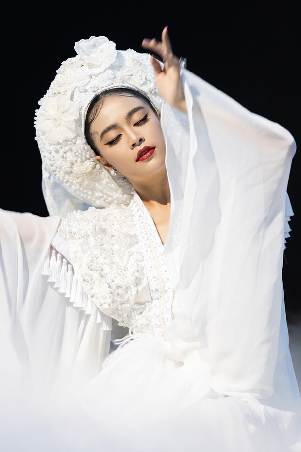 Màn “phù phép” đỉnh cao của Minh Lộc: Make up cho Nhã Phương - Đông Nhi ở đám cưới thế kỷ, giúp Lý Nhã Kỳ “chặt chém” thảm đỏ Cannes - Ảnh 20. Màn “phù phép” đỉnh cao của Minh Lộc: Make up cho Nhã Phương - Đông Nhi ở đám cưới thế kỷ, giúp Lý Nhã Kỳ “chặt chém” thảm đỏ Cannes - Ảnh 20.