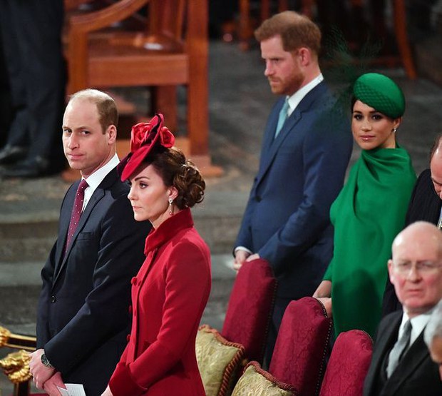 Giữa lùm xùm Meghan tố trực diện chị dâu Kate, dân tình bất ngờ “đào mộ” màn chào hỏi gượng gạo, khó xử của 2 cặp đôi trong lần cuối đụng độ - Ảnh 1. Giữa lùm xùm Meghan tố trực diện chị dâu Kate, dân tình bất ngờ “đào mộ” màn chào hỏi gượng gạo, khó xử của 2 cặp đôi trong lần cuối đụng độ - Ảnh 1.