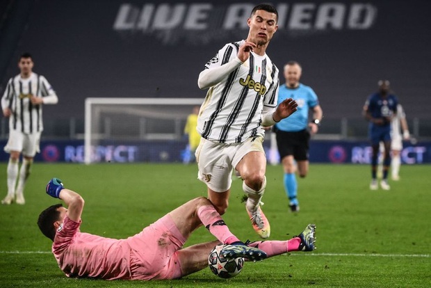 Ronaldo và Juventus đá hơn người 70 phút, thắng 3-2 vẫn bị loại khỏi Champions League - Ảnh 1.