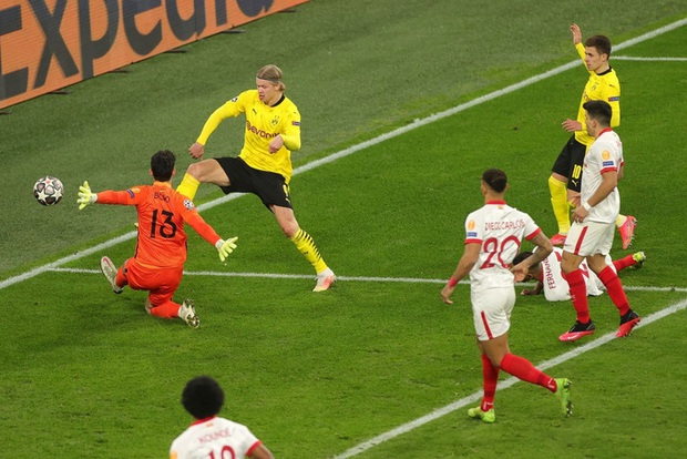 6 phút điên rồ ở Champions League - Ảnh 1. 6 phút điên rồ ở Champions League - Ảnh 1.