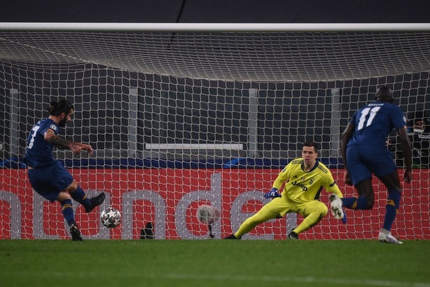 Ronaldo và Juventus đá hơn người 70 phút, thắng 3-2 vẫn bị loại khỏi Champions League - Ảnh 5.